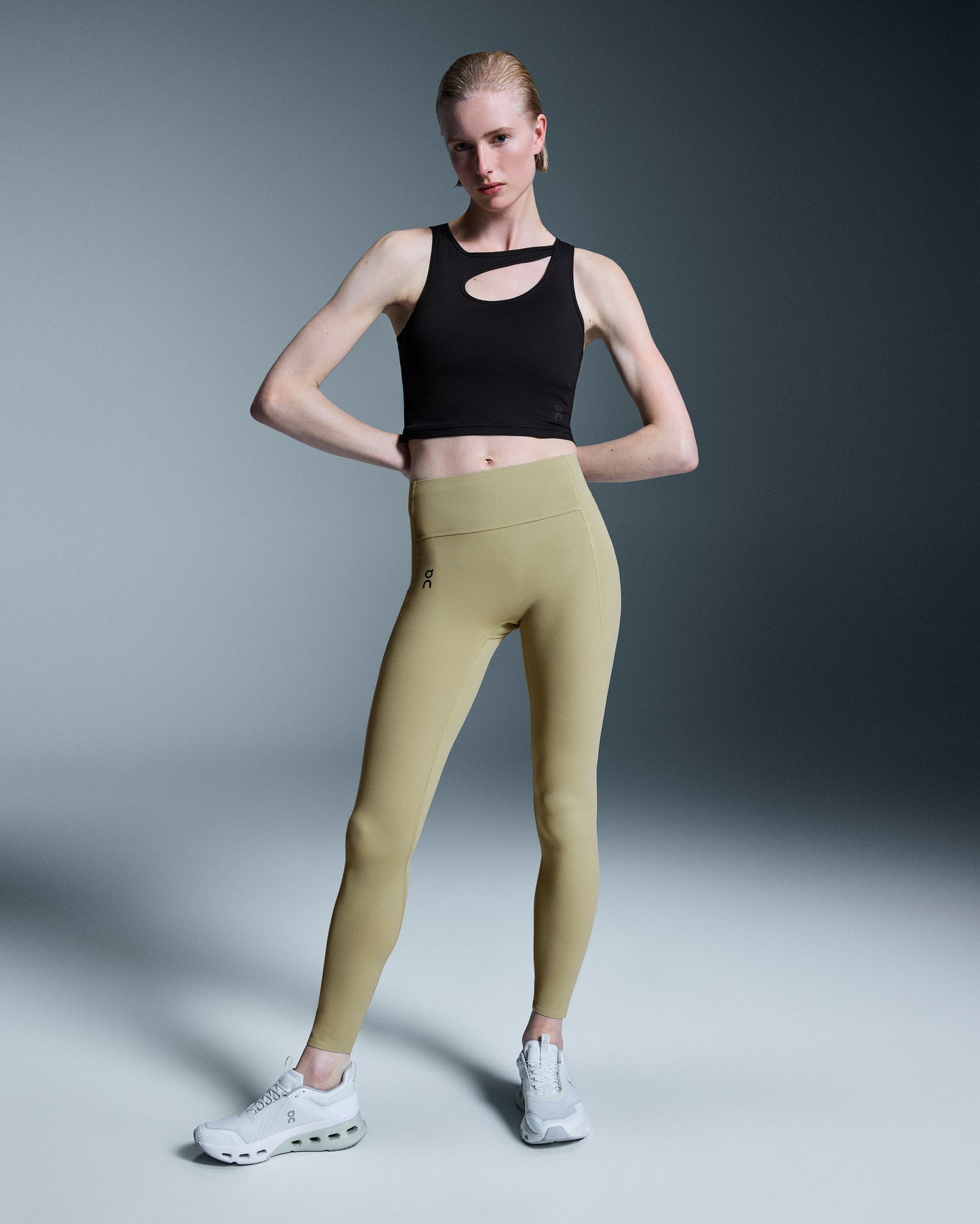 Women's Studio Tights Caper - US 5867
